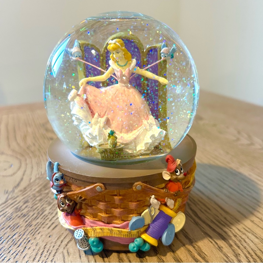 Disney Cinderella Snow Globe Music Box Enesco A Dream is a Wish Your Heart Makes - Picture 3 of 9